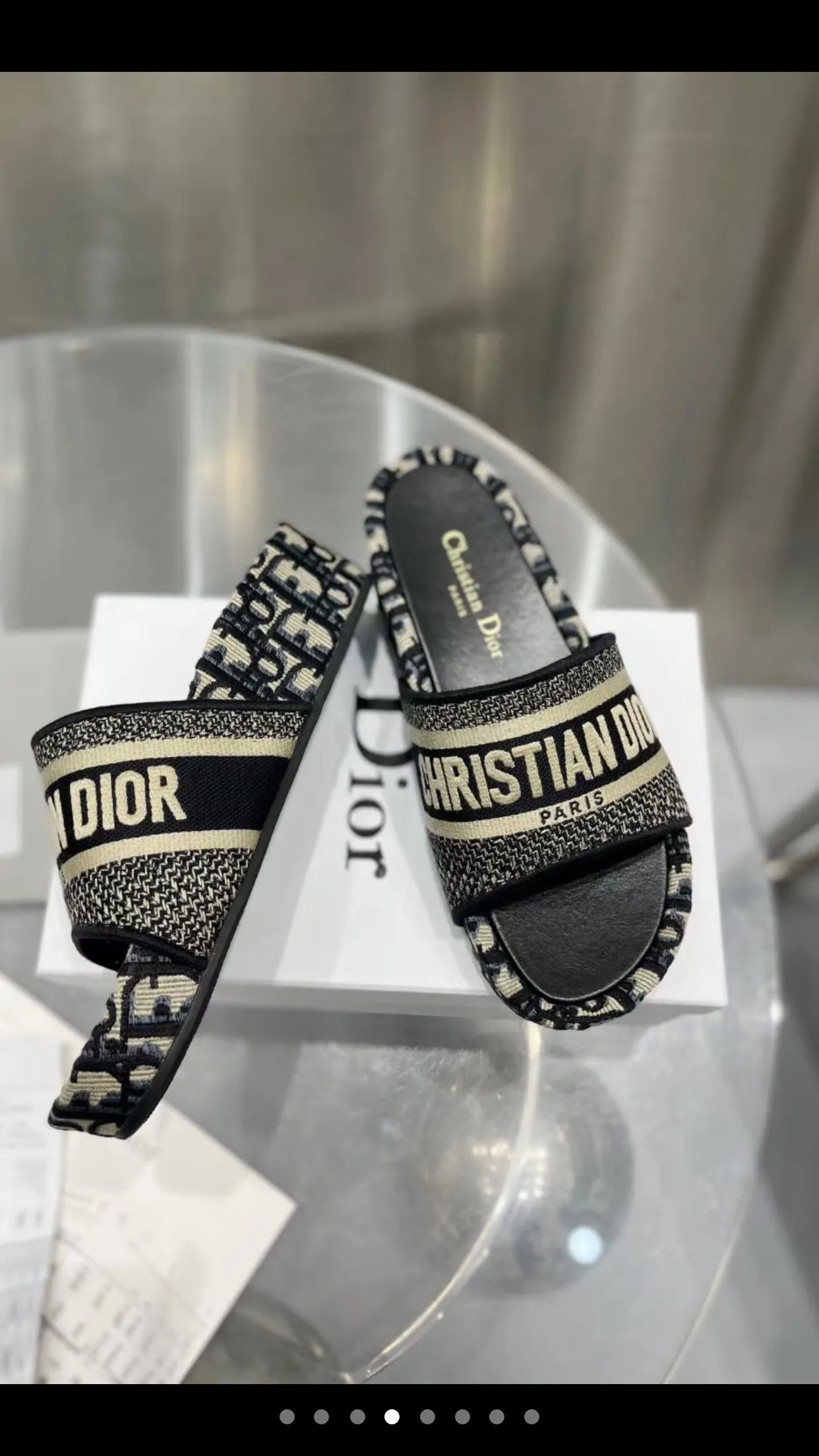 👟👟Ex-factory price 400👟👟 Women's shoes, women's clothing, classic hot-selling models continue to... 🎈Best-selling pair of Dior DIOR wedge-heeled waterproof platform slippers DIORBLIQUE pattern jacquard embroidered prince, 🪡designed with classic logo embroidery craft elements. D’s most popular series in the past two years is really great! Super wow! 😘 Retro literary and fresh style, one of the must-have items in spring and summer 👏 💙Buy genuine products and reproduce them, synchronized with ten colors at the counter 💛High version of three-dimensional jacquard embroidered upper, cowhide lining 💚Original molded custom outsole, non-slip and wear-resistant Heel height: 5Cm, long legs to wear Comes with a full set of exquisite packaging Code number: 34-43 (34, 41, 42, 43 are custom-made and cannot be returned or exchanged)